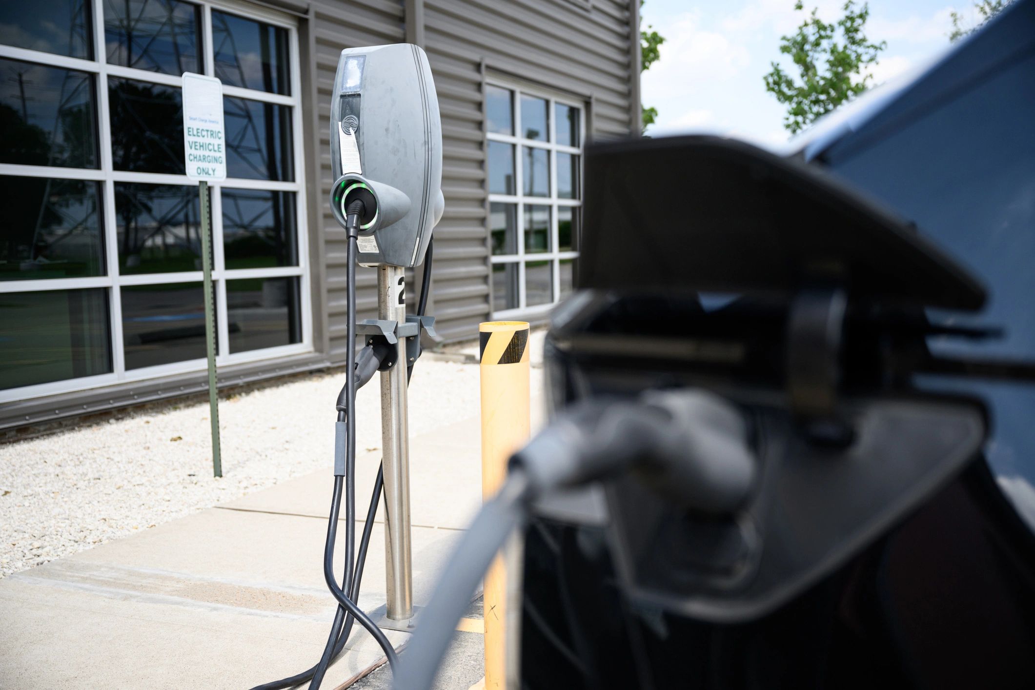 Borne de recharge sur un site professionnel